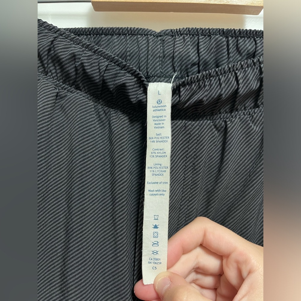 Lululemon Men's Dark Grey Lined Running Shorts Size Large - Picture 3 of 8